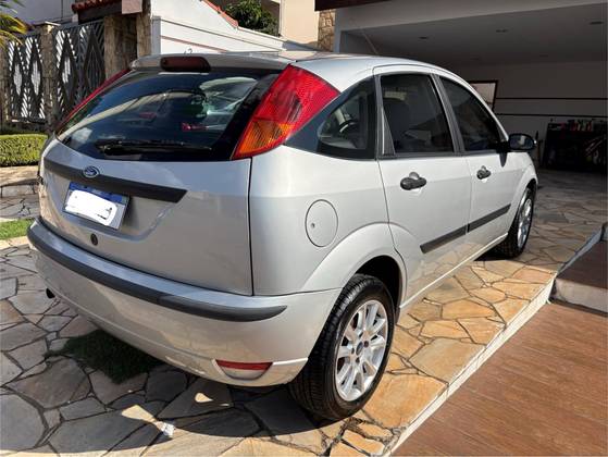 FORD FOCUS 1.6 GL 8V GASOLINA 4P MANUAL FORD FOCUS 1.6 GL 8V GASOLINA 4P MANUAL
